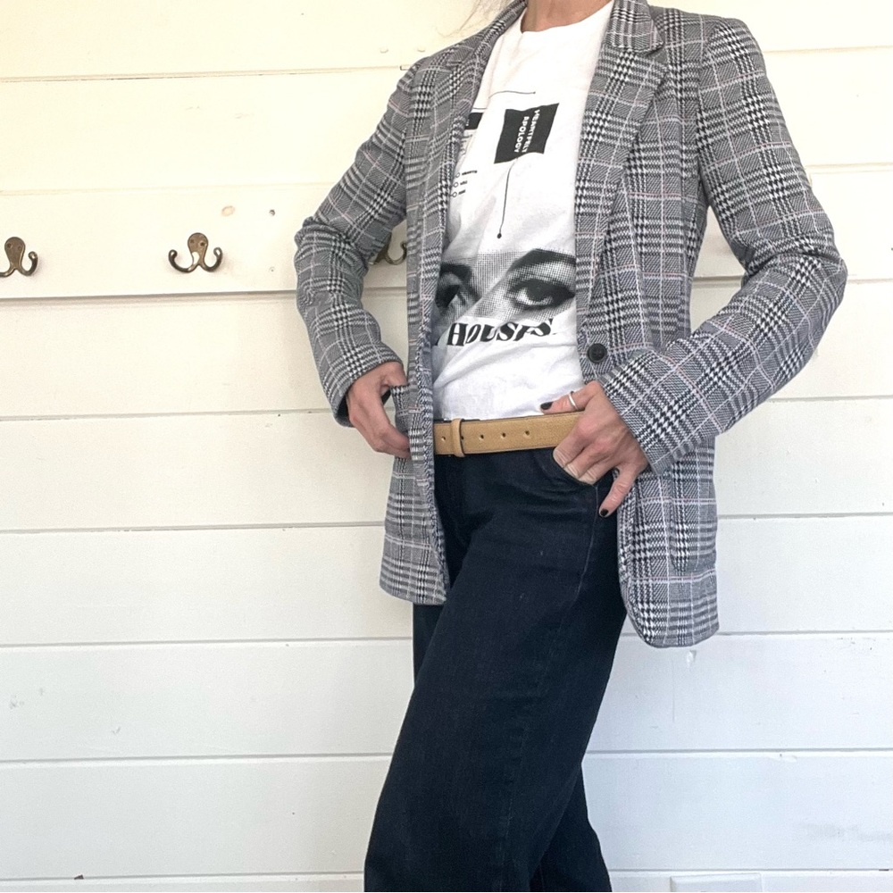 GAP Plaid Houndstooth Blazer Oversized Fit. Navy, white, pink. Size 2.